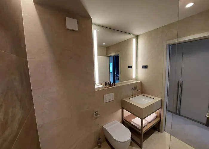 Tivoli Boutique Hotel 4*